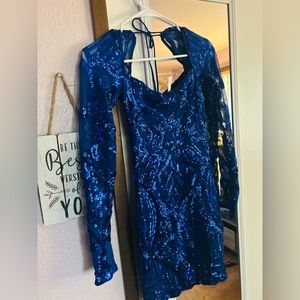 Blue long sleeve short dress